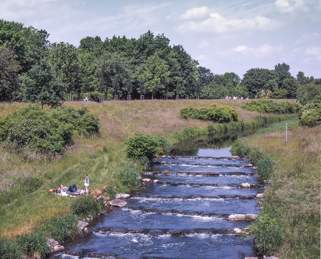 The Brückerbach, an arm of the Düssel