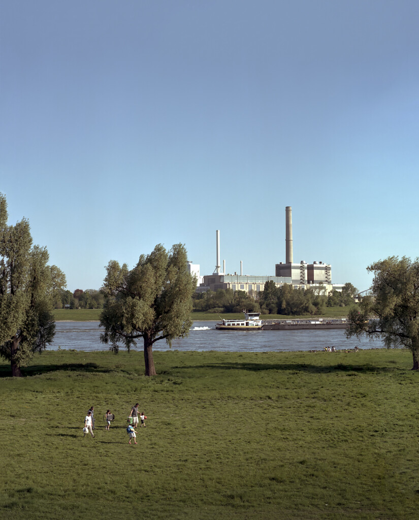 Sunday at the Rhine with Gas-und-Dampfturbinenkraftwerk